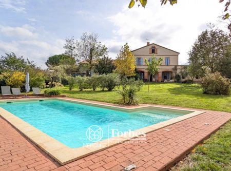 RESTORED 17TH-C HOUSE – GITE – POOL - 9069TS
