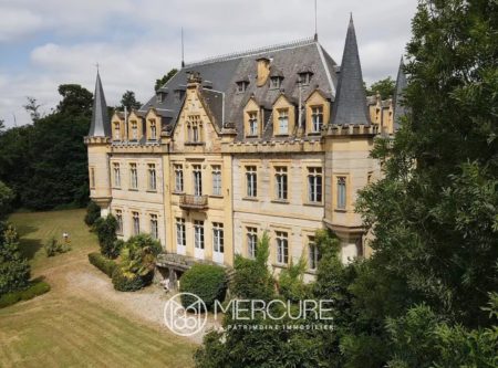 19TH-C CHATEAU – TENNIS COURT – MANY OUTBUILDINGS - 8684TS
