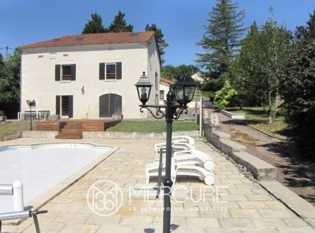 19TH CENTURY VILLAGE HOUSE – BRANTOME - 901047bx