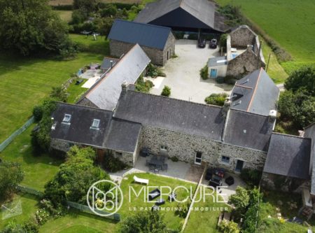 Plomodiern – property complex with cottages - 20648BR
