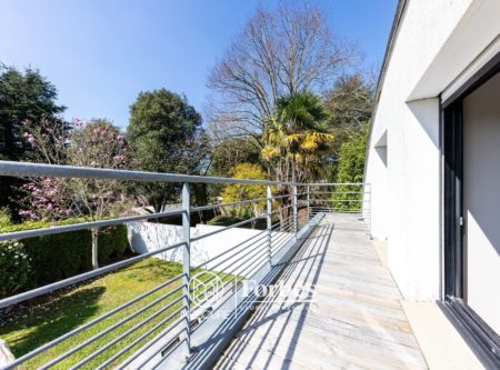 NANTES SAINT-FÉLIX / MAISON D’ARCHITECTE 4/5 CHAMBRES AU CALME ABSOLU AVEC DEUX GARAGES & NOMBREUX STATIONNEMENTS EXTÉRIEURS - 3041