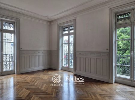 GRENOBLE – HYPER CENTRE - 4952LY