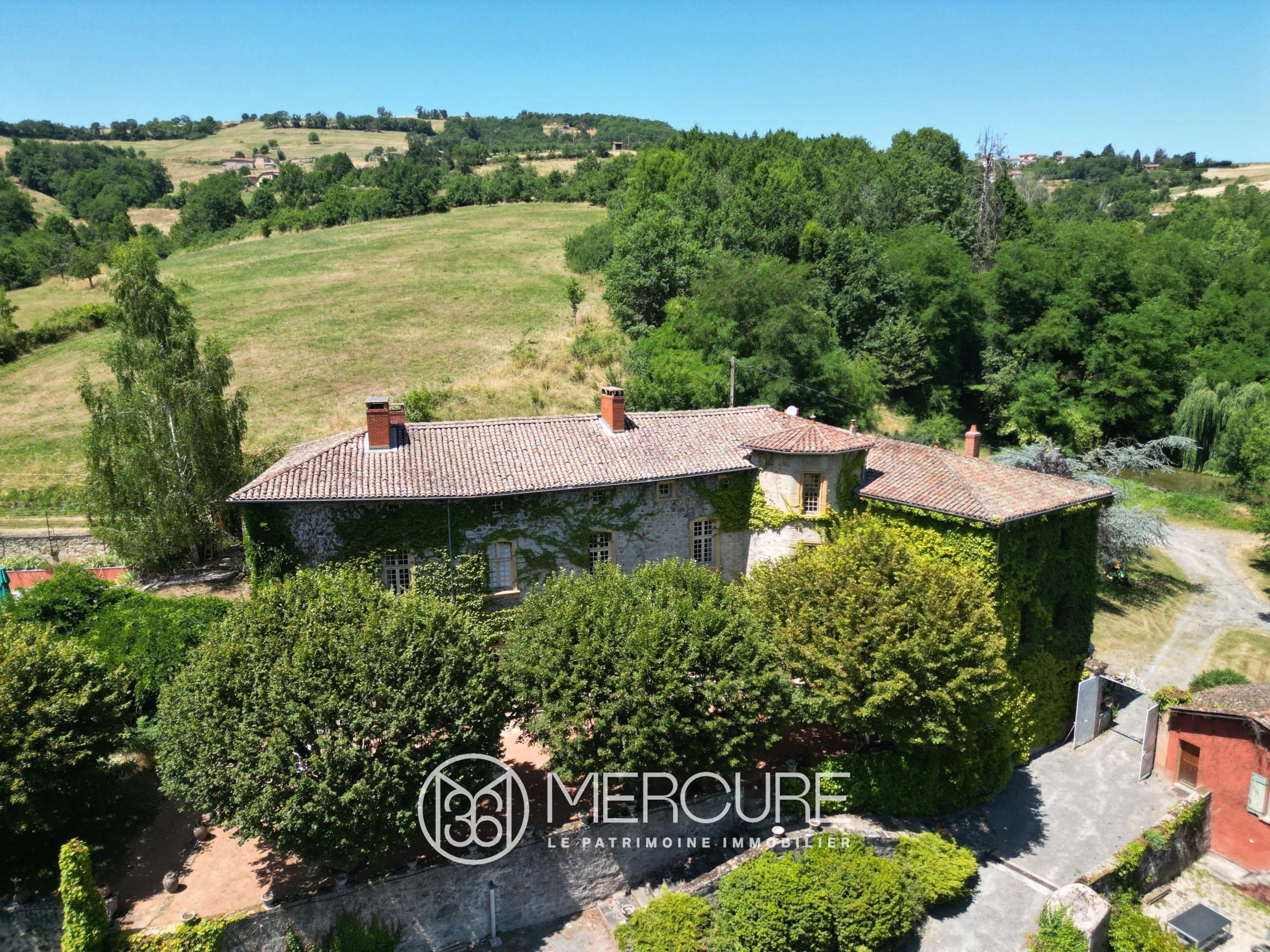 MONTS DU LYONNAIS – PROPRIETE HISTORIQUE - 4956LY