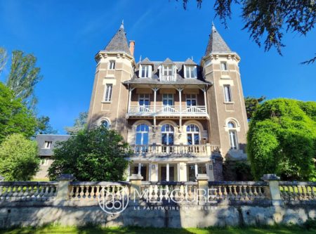PUY DE DOME, CENTRE DE CHATELGUYON, VILLA ART DECO EN PARFAIT ETAT, DE 630m² EN 22 PIECES. ISMH - 20856AU