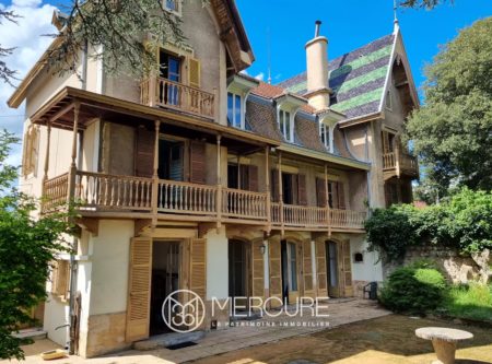Superb house in the heart of the village - 4783LY