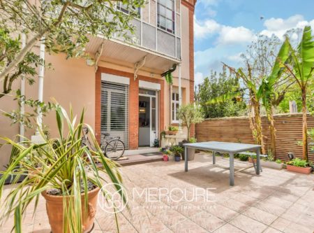 EXCEPTIONAL TOWN HOUSE – GARDEN – PARKING - 9164TS