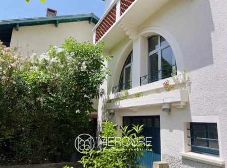 TOTALLY RENOVATED TOWNHOUSE - 9205TS