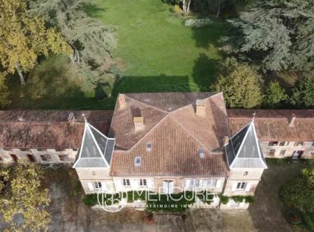 CHATEAU – DEPENDANCES – MAISON DE GARDIEN  – 3HA - 8182TS