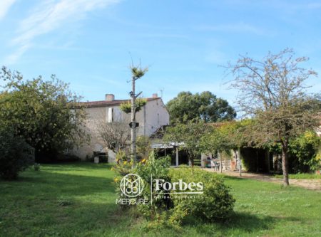 MAISON DE CARACTERE PRES DE LA ROCHELLE - 9795PO
