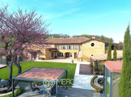 BEAUJOLAIS – Ancienne ferme en pierres dorées à vendre - 4824LY