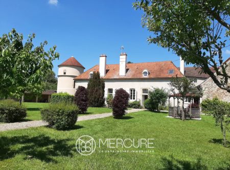 PROPRIETE DE CARACTERE, NOMBREUSES DEPENDANCES - 21227MHL