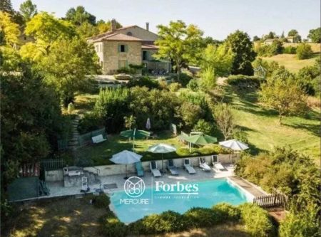 SUPERBE MAS RENOVE AVEC VUE PANORAMIQUE - 9203TS