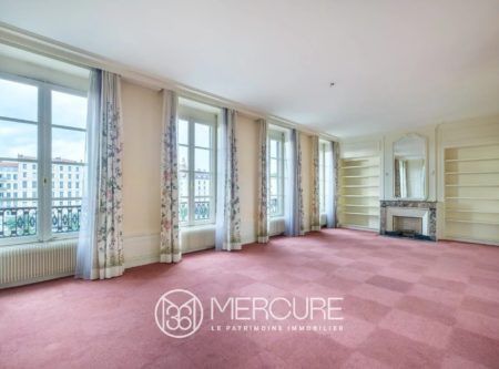 T5 apartment of 165.70 m² to renovate – Ainay-Charité district - 4819LY