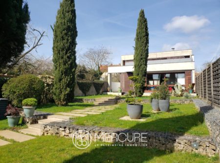 MAISON D’ARCHITECTE AVEC PISCINE - 9673PO