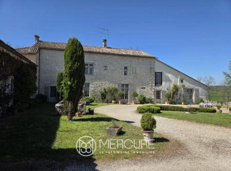 15TH CENTURY FORTIFIED HOUSE WITH SWIMMING POOL AND OUTBUILDINGS – DURAS (47) - 900913bx