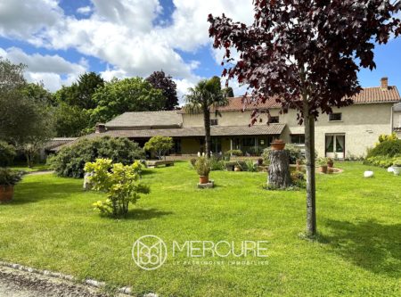 MAISON en PIERRE de 168 M² sur 3389 M² de JARDIN - 9912PO