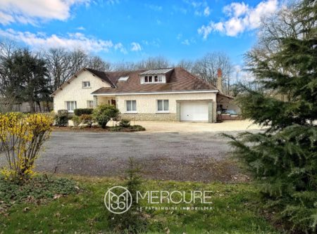 MAISON 270 M² avec ETANG sur 3,2 HA - 8803PO