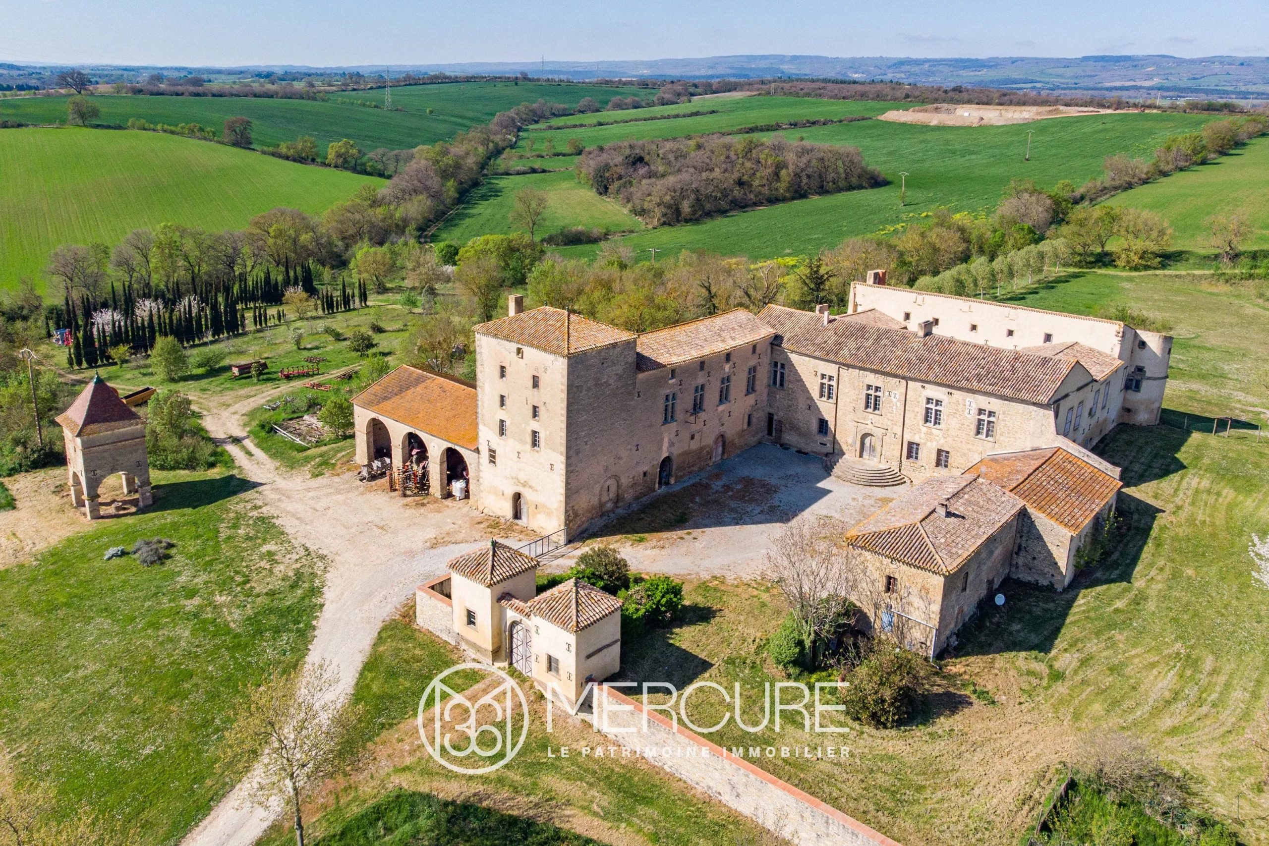 MAGNIFIQUE CHATEAU MEDIEVAL DU XV EME - 9135TS