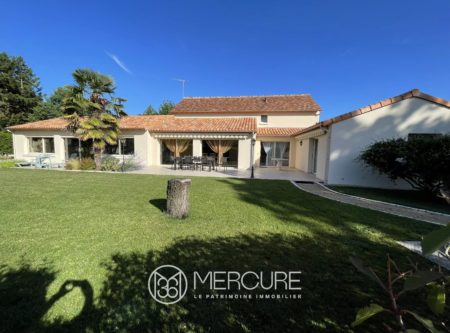 VILLA AVEC PISCINE COUVERTE ET ASCENSEUR - 9508PO
