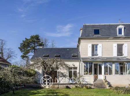 Aisne – Town house with enclosed garden and garage - 80624PI