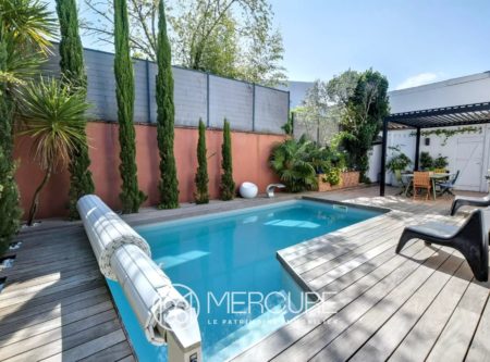 BEAUTIFUL TOWN HOUSE – GARDEN AND POOL - 9134TS
