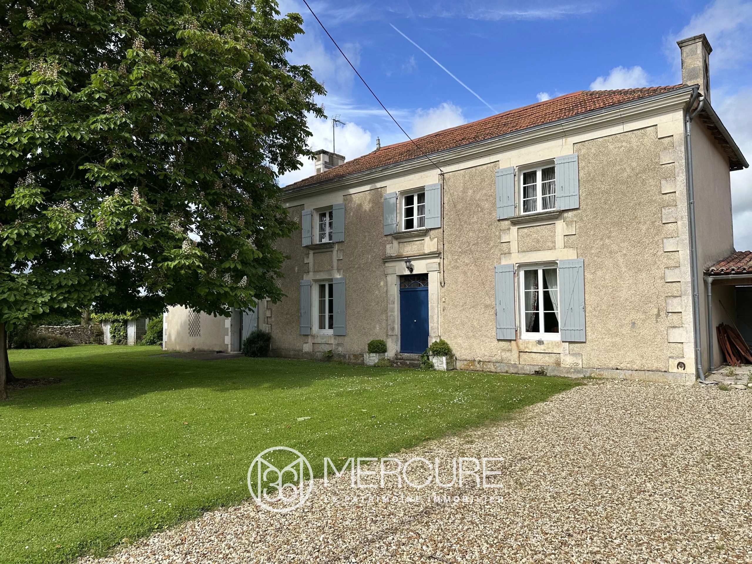 MAISON DE MAITRE FIN XIXe AVEC DEPENDANCES - 9921PO