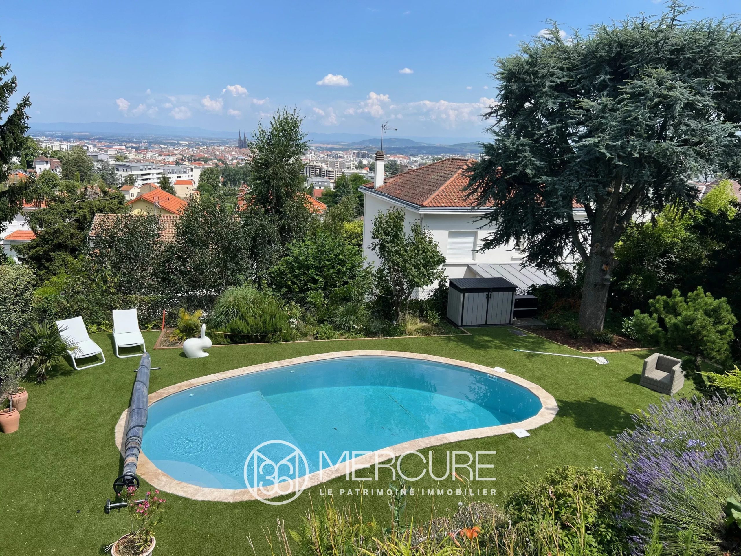 House with 192 sqm of living space, 4 bedrooms, terraces, heated pool, panoramic view. - 21142au