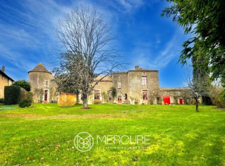 CHARMING 17th C. LOGIS AND ITS OUTBUILDINGS - 10048PO
