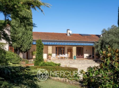 MAISON FAMILIALE EN POSITION DOMINANTE - 8895TS