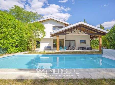 ARCHITECT-DESIGNED VILLA IN THE HEART OF NATURE - 9220TS