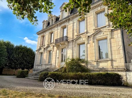 MAISON DE MAITRE WITH POOL AND SPA - 10202PO