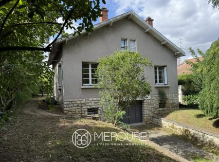 MAISON TYPE 5 sur 1.000 M² de JARDIN - 10195PO