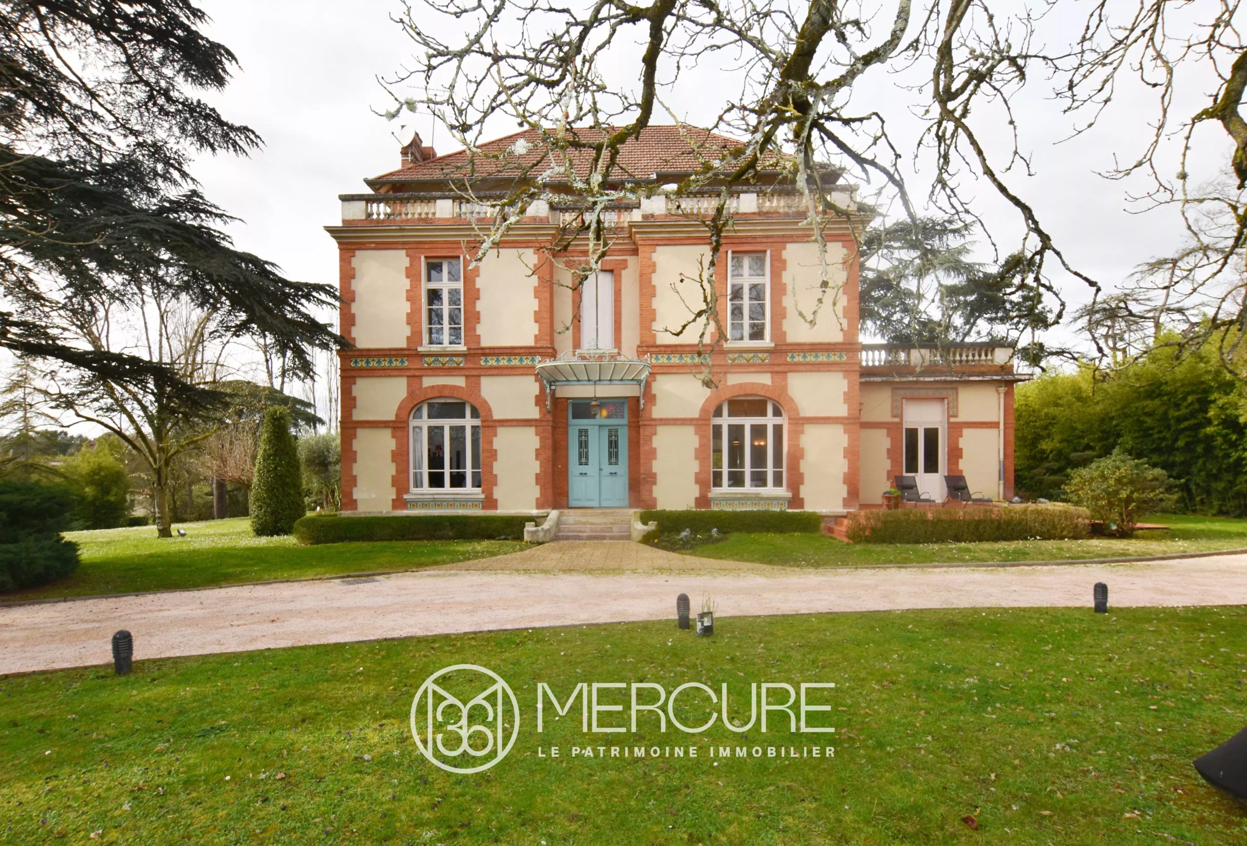 BEL HÔTEL PARTICULIER DANS SON PARC - 8950TS