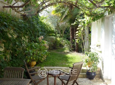 HOUSE WITH GARDEN IN SAINTES - 9776PO