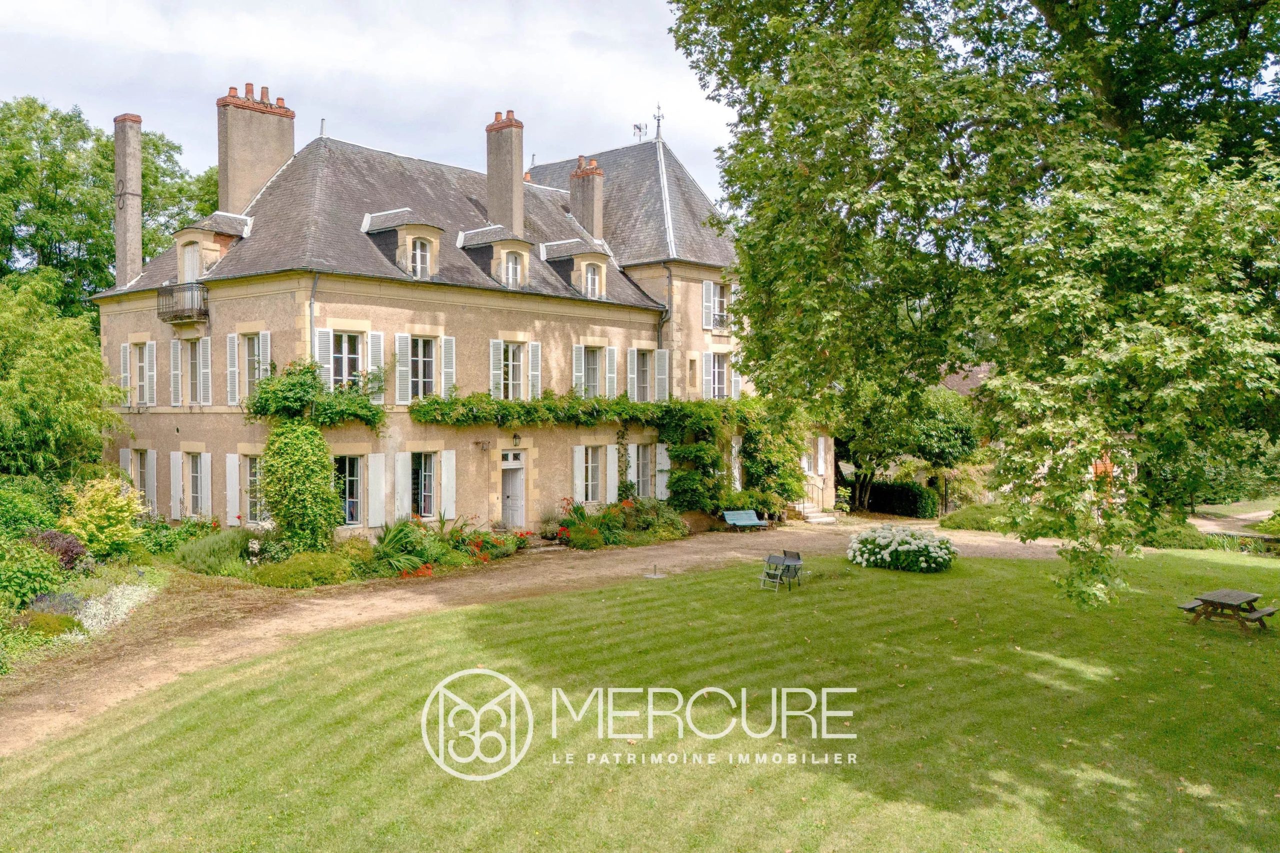 17th-19th century listed property on approx. 20 ha, east of Nevers - 21123MAC