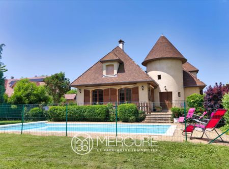 Maison de famille avec terrasse et piscine sur un terrain de 1848m2, à 12 min de Clermont-Ferrand - 21213AU