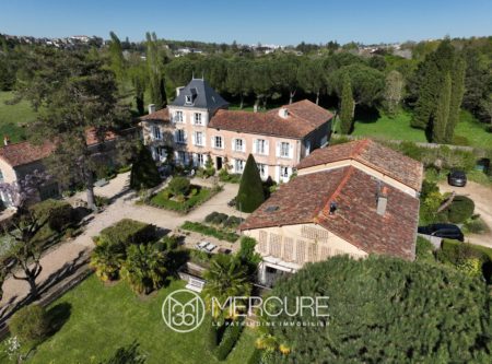 PROPRIETE UNIQUE A POITIERS - 10109PO