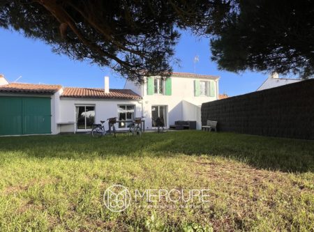LARGE HOUSE WITH GARDEN ON THE ISLAND OF RE - 10055PO