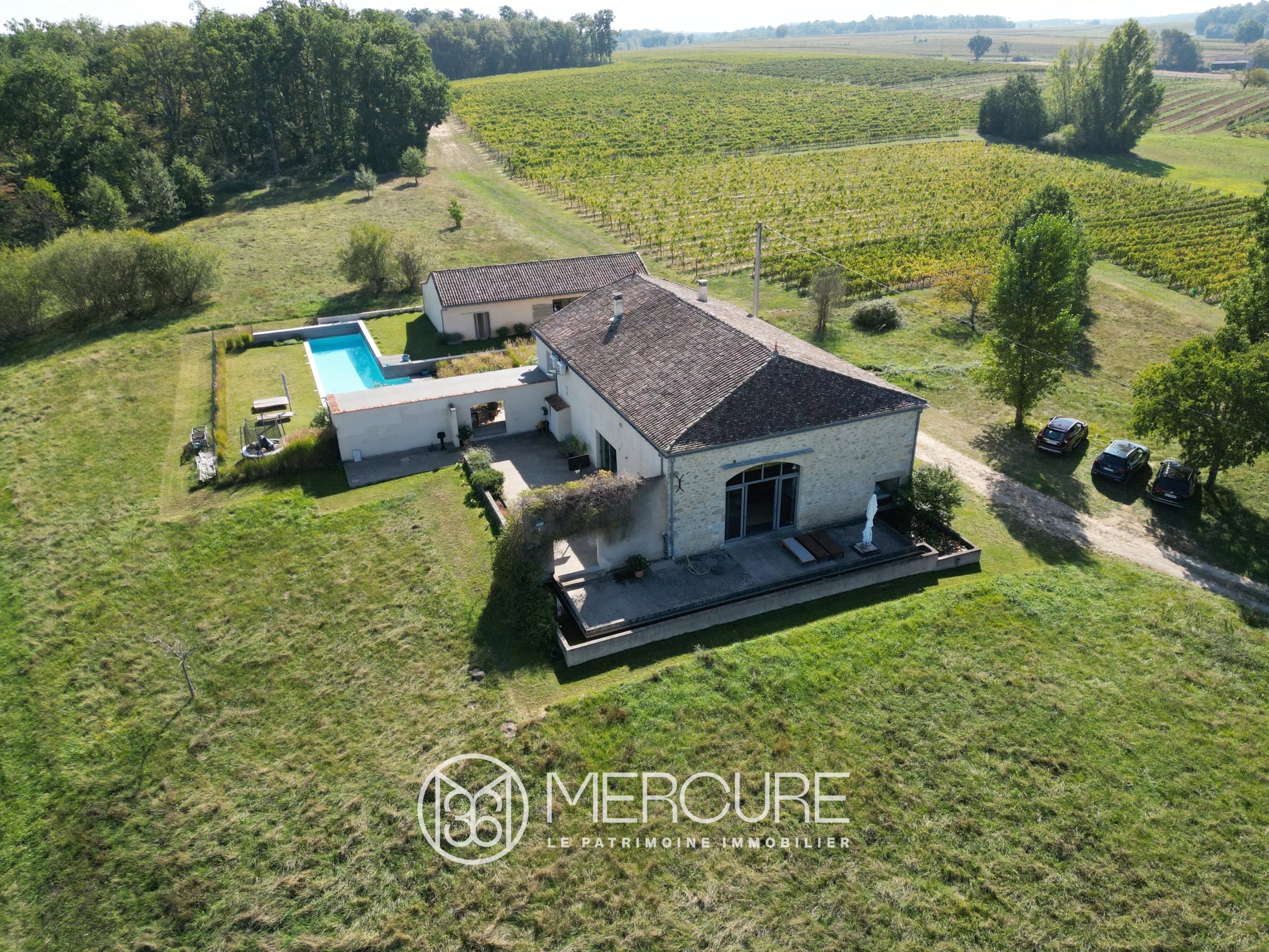 SUPERBE PROPRIETE DOMINANTE AVEC PISCINE – 1,5HA - 900948bx