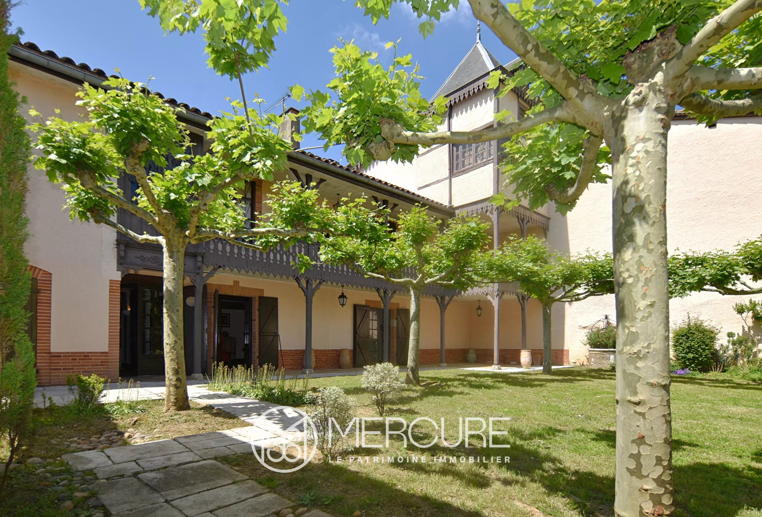 BELLE MAISON DE VILLAGE – JARDIN - 9126TS