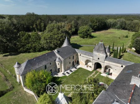 FORTERESSE IMH XIV-XVIIe de 575 m² - 9777PO