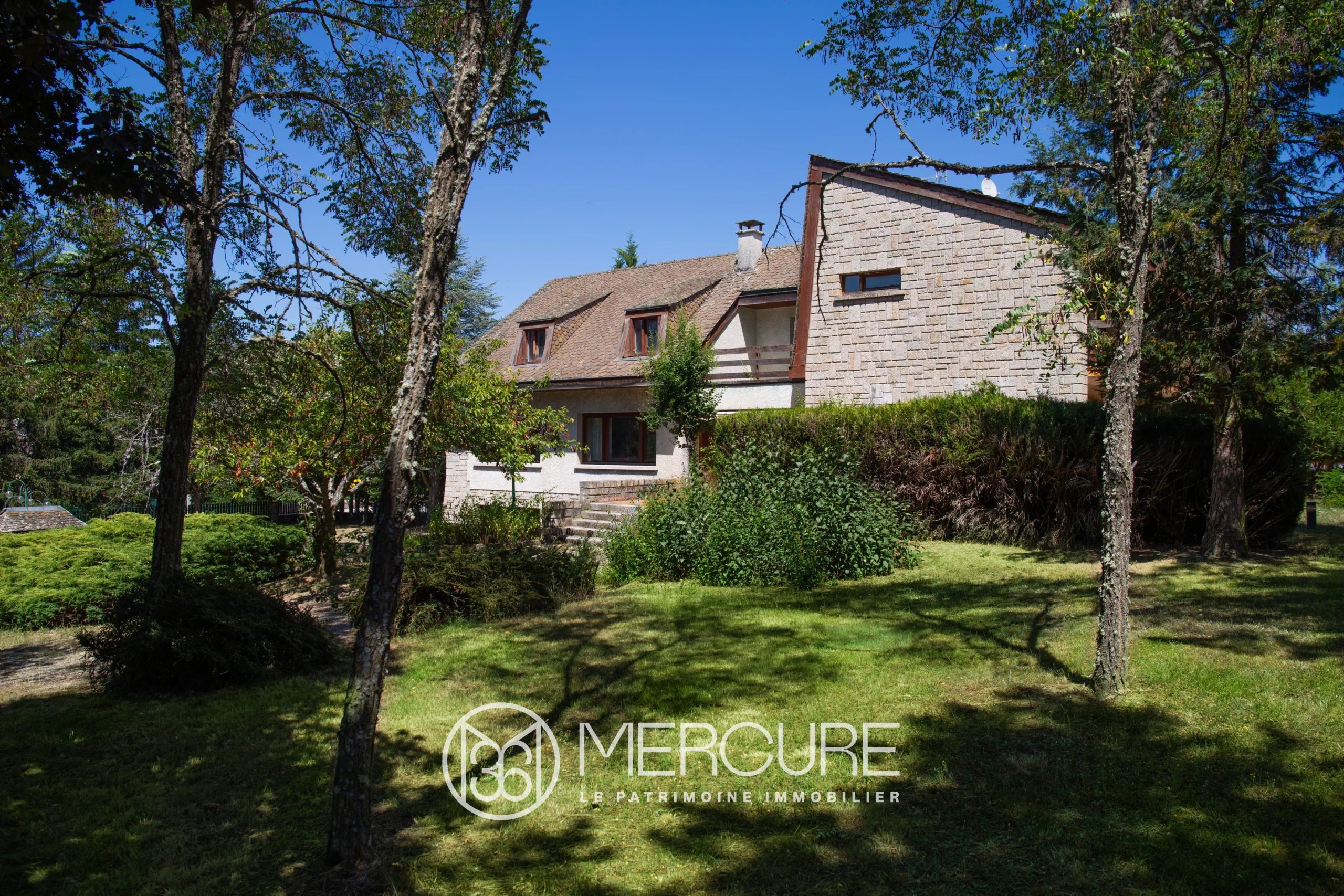 SPACIEUSE ET ATYPIQUE VILLA D&rsquo;ARCHITECTE - 9218TS