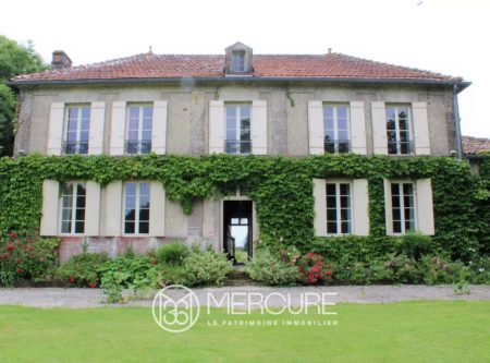 CHARACTER HOUSE IN THE HEART OF NATURE - 9952PO