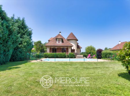 Maison de famille avec terrasse et piscine sur un terrain de 1848m2, à 12 min de Clermont-Ferrand - 21213AU
