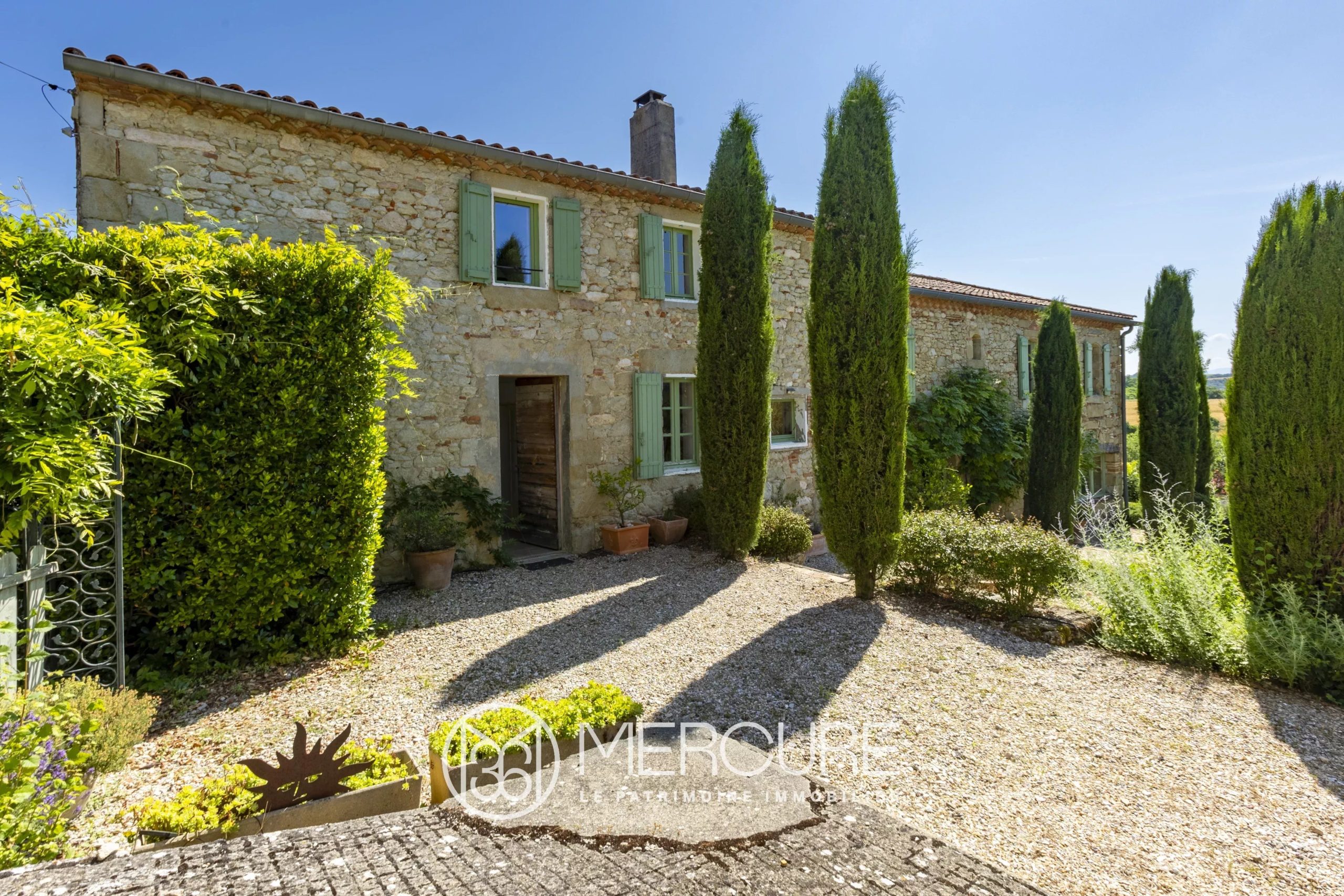 SUPERBE MAS RENOVE AVEC VUE PANORAMIQUE - 9203TS