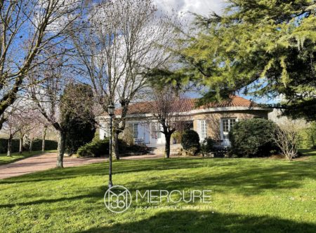 HOUSE IN CALM SETTING WITH OUTBUILDINGS AND POOL - 10091PO