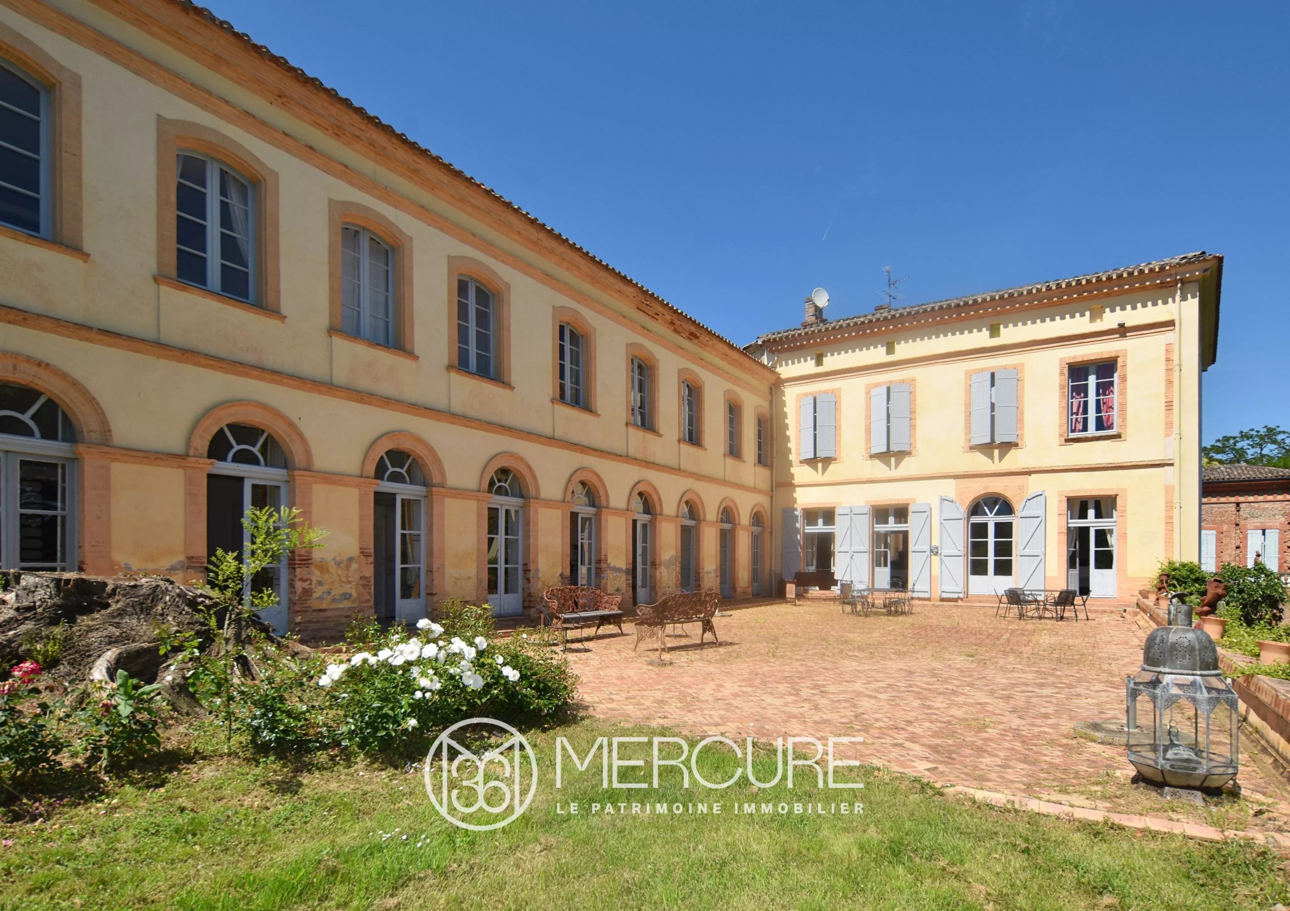 MAGNIFIQUE CHATEAU FIN XVIII E – PARC ET PISCINE - 8999TS