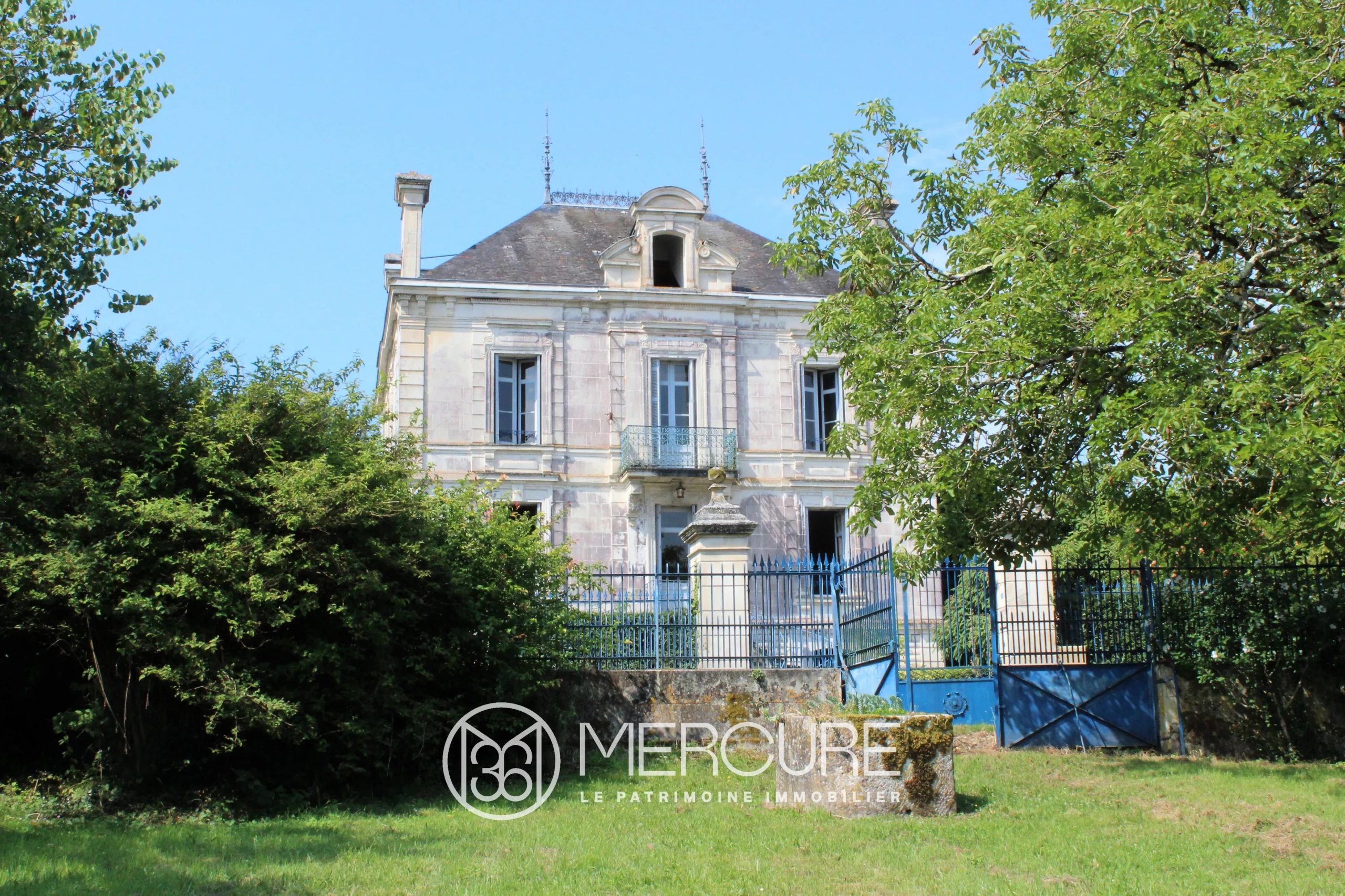 ELEGANTE MAISON BOURGEOISE DU XIXe SIECLE - 9988PO