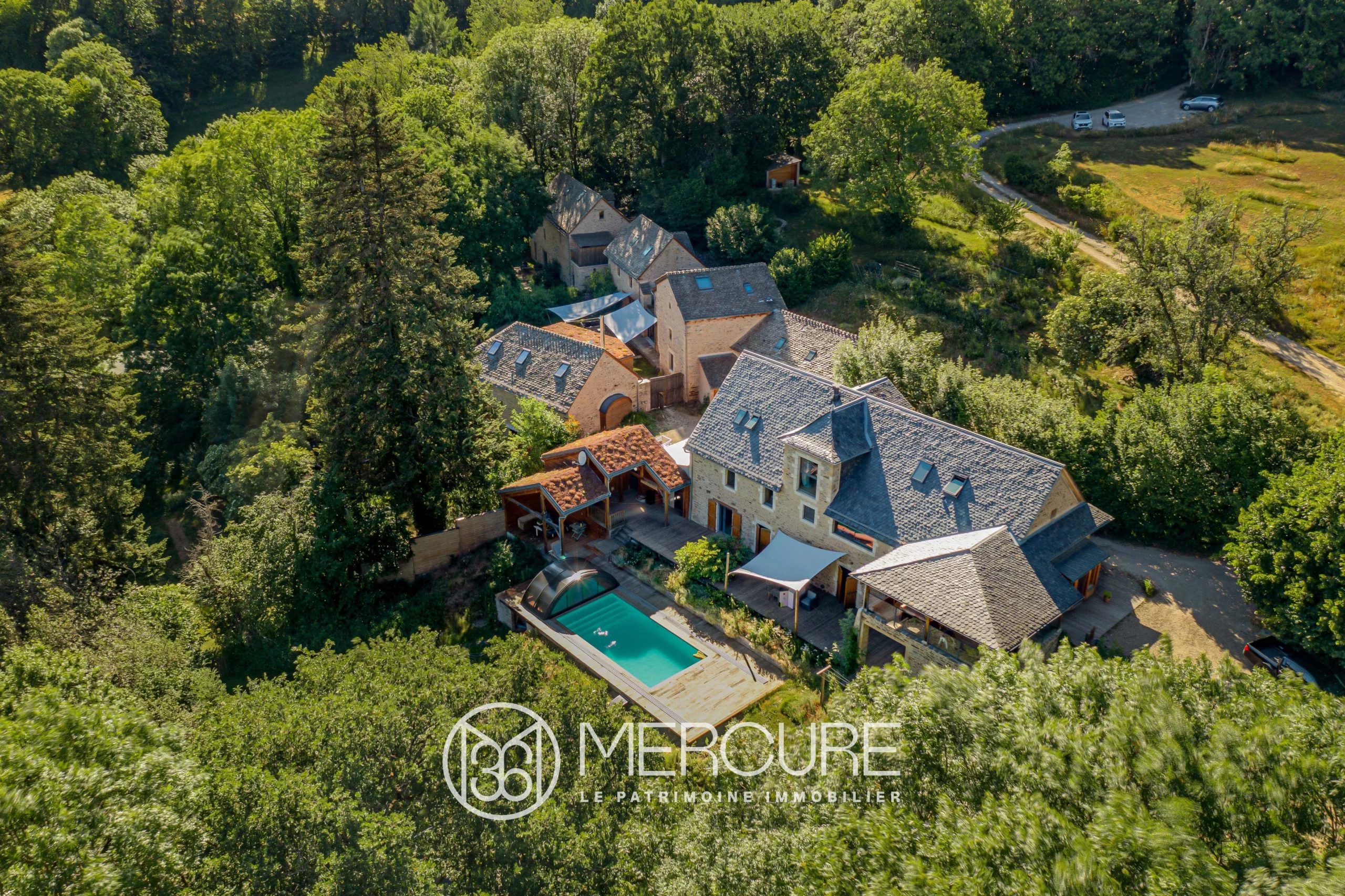 SUPERBE HAMEAU RESTAURÉ AVEC EXPLOITATION TOURISTIQUE - 8695TS