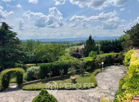 450 sqm house with outbuildings, tennis court and swimming pool - 20677AU